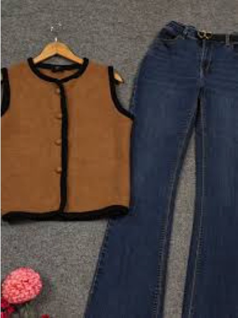 Tahari classic crew knit vest